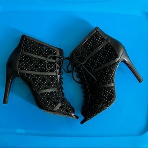 Gianni Bini Studded Black Lace Up Bootie Sandals Sz 9.5